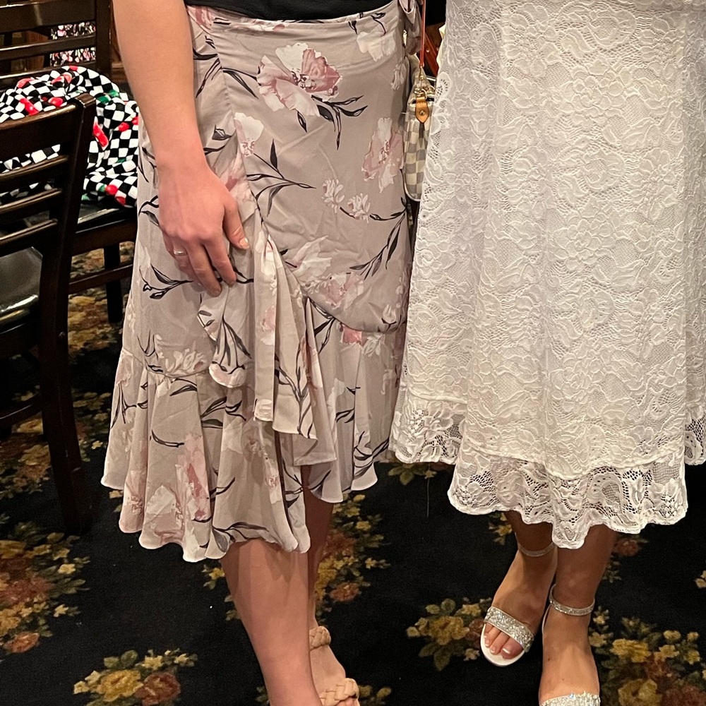 Lulu’s Floral Wrap MIDI Skirt - Picture 6 of 6